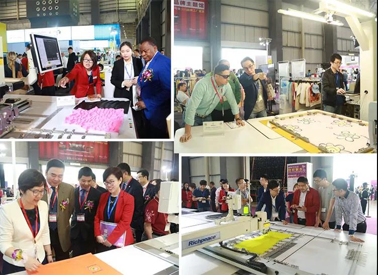 為客戶講解機器性能