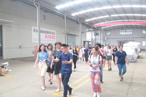 參觀天津?qū)氂娔X機械有限公司生產(chǎn)車間