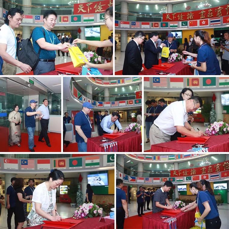 領導及嘉賓簽到現(xiàn)場