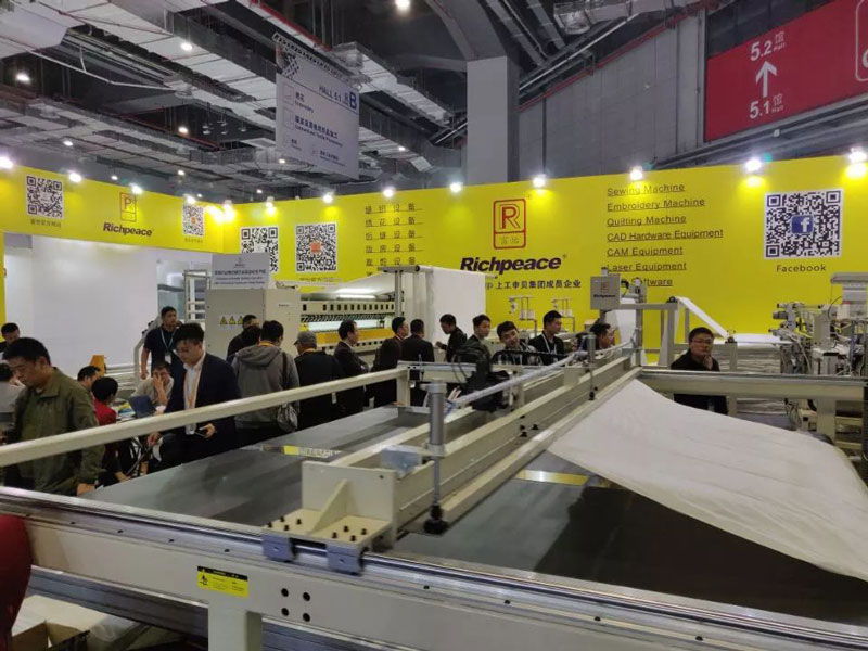 家紡被芯自動化生產(chǎn)線-絎縫機