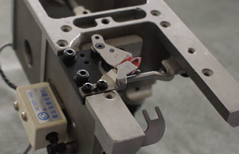 富怡框式電腦絎縫機(jī)（撐布帶機(jī)型）法式上料臺