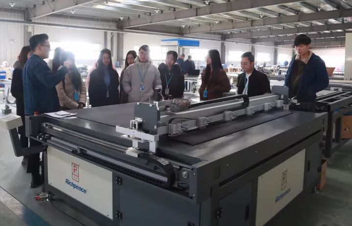 中原工學(xué)院同學(xué)來到富怡集團(tuán)實(shí)習(xí)培訓(xùn)