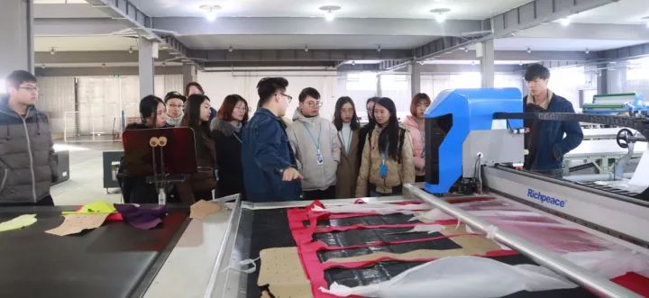 中原工學(xué)院同學(xué)來到富怡集團(tuán)實(shí)習(xí)培訓(xùn)