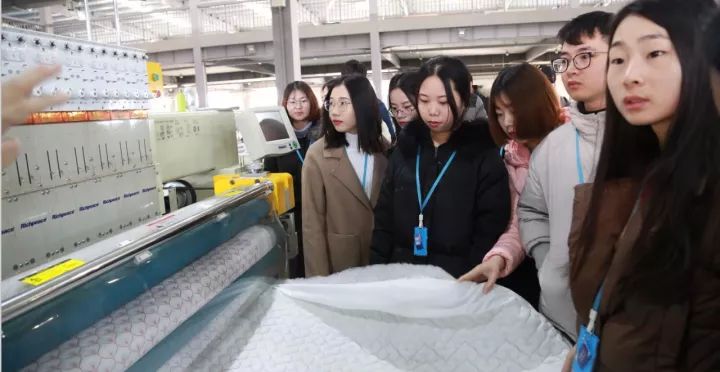 中原工學(xué)院同學(xué)來到富怡集團(tuán)實(shí)習(xí)培訓(xùn)