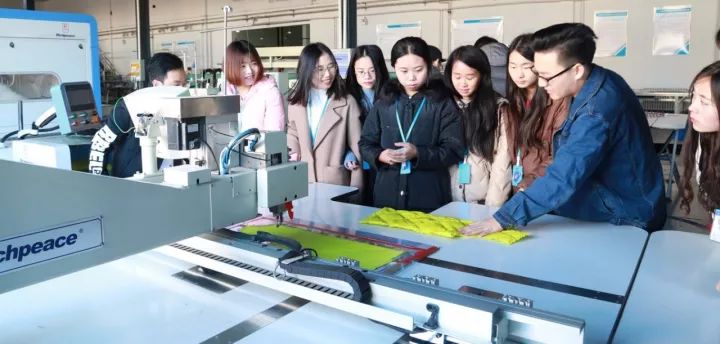 中原工學(xué)院同學(xué)來到富怡集團(tuán)實(shí)習(xí)培訓(xùn)